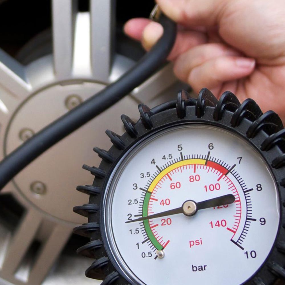 Как измерить давление в шине